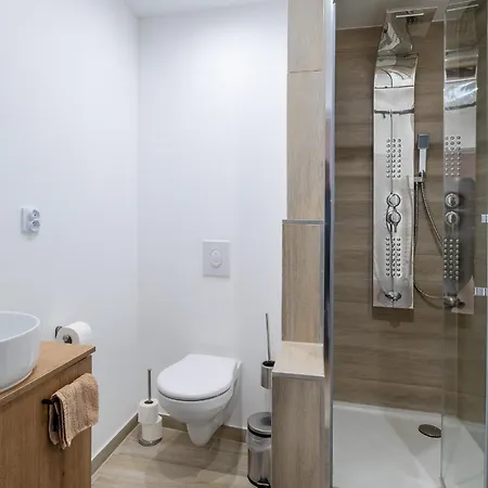 Nomad - Vue Collegiale Apartment *