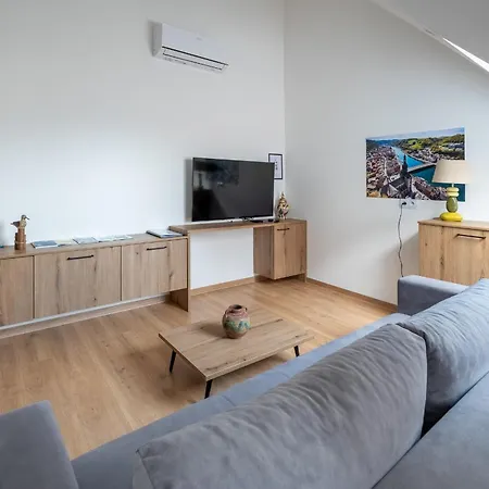 Nomad - Vue Collegiale Daire *