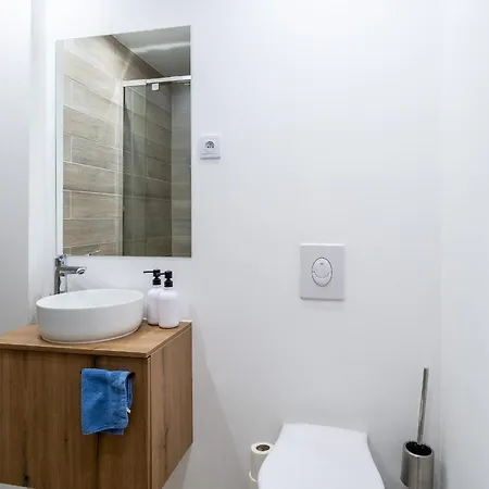 Nomad - Vue Collegiale Apartment